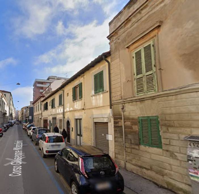 locale commerciale in vendita a Livorno