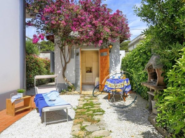 casa indipendente in vendita a Livorno in zona Montenero