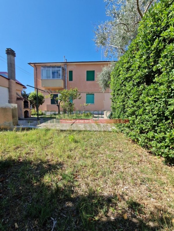 casa indipendente in vendita a Livorno in zona Collinaia