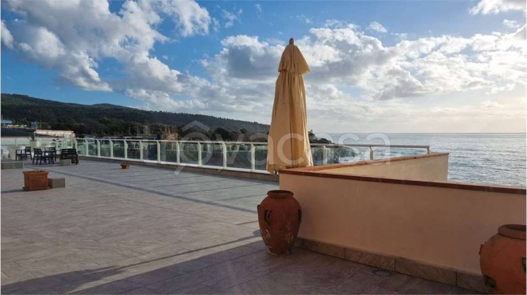 appartamento in vendita a Livorno in zona Antignano