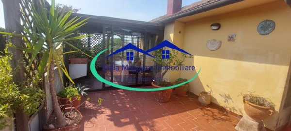 casa indipendente in vendita a Livorno in zona Montenero
