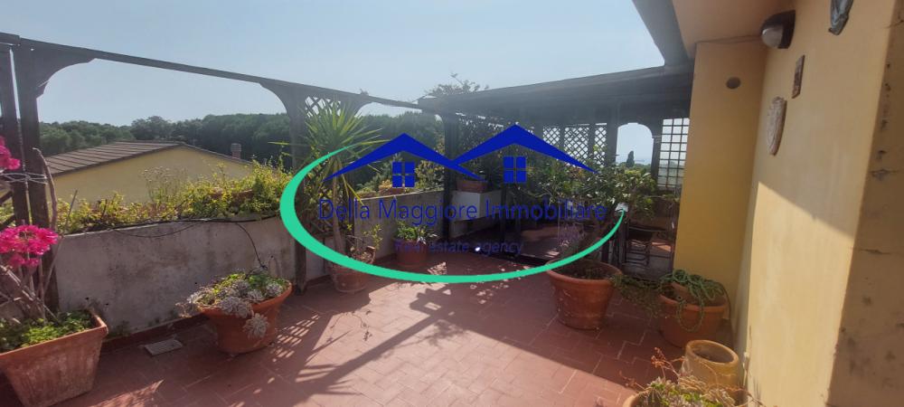 casa indipendente in vendita a Livorno in zona Montenero