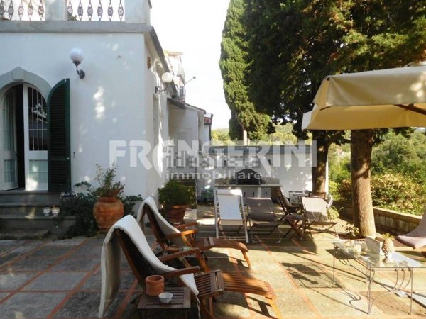 casa indipendente in vendita a Livorno in zona Collinaia
