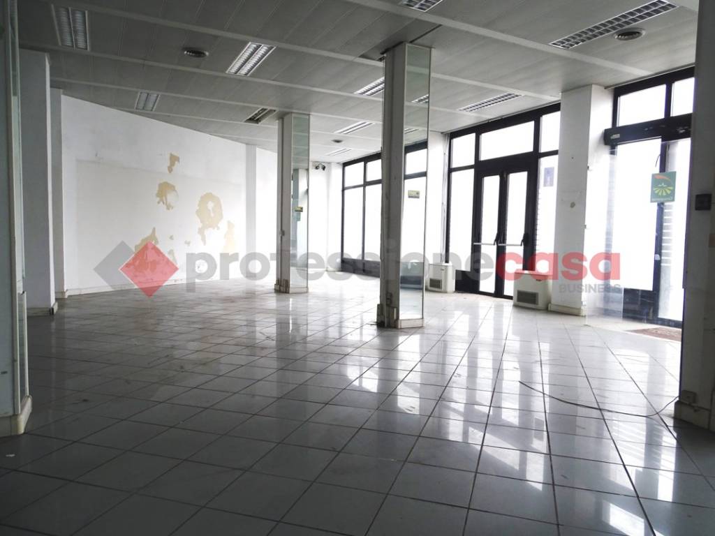 negozio in vendita a Livorno in zona Centro Città