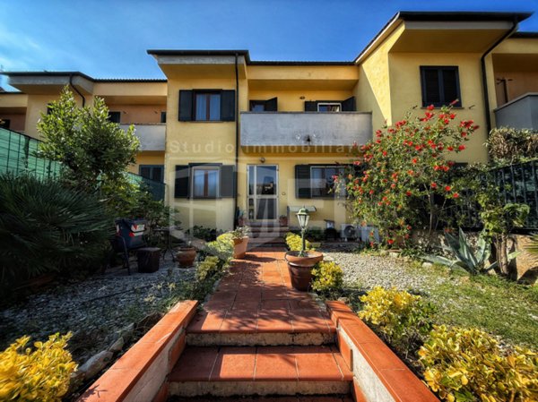 casa indipendente in vendita a Livorno in zona Montenero