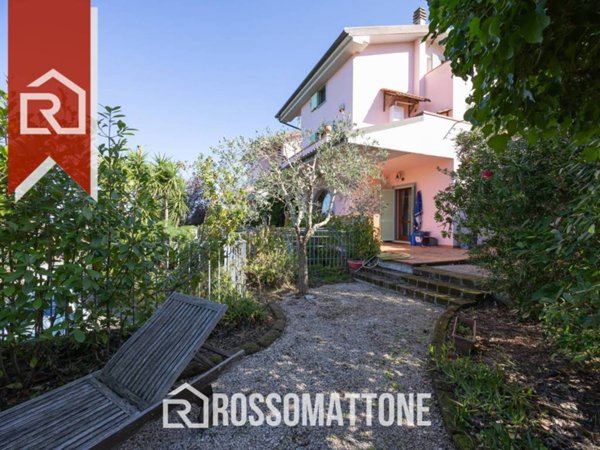 casa indipendente in vendita a Livorno in zona Montenero
