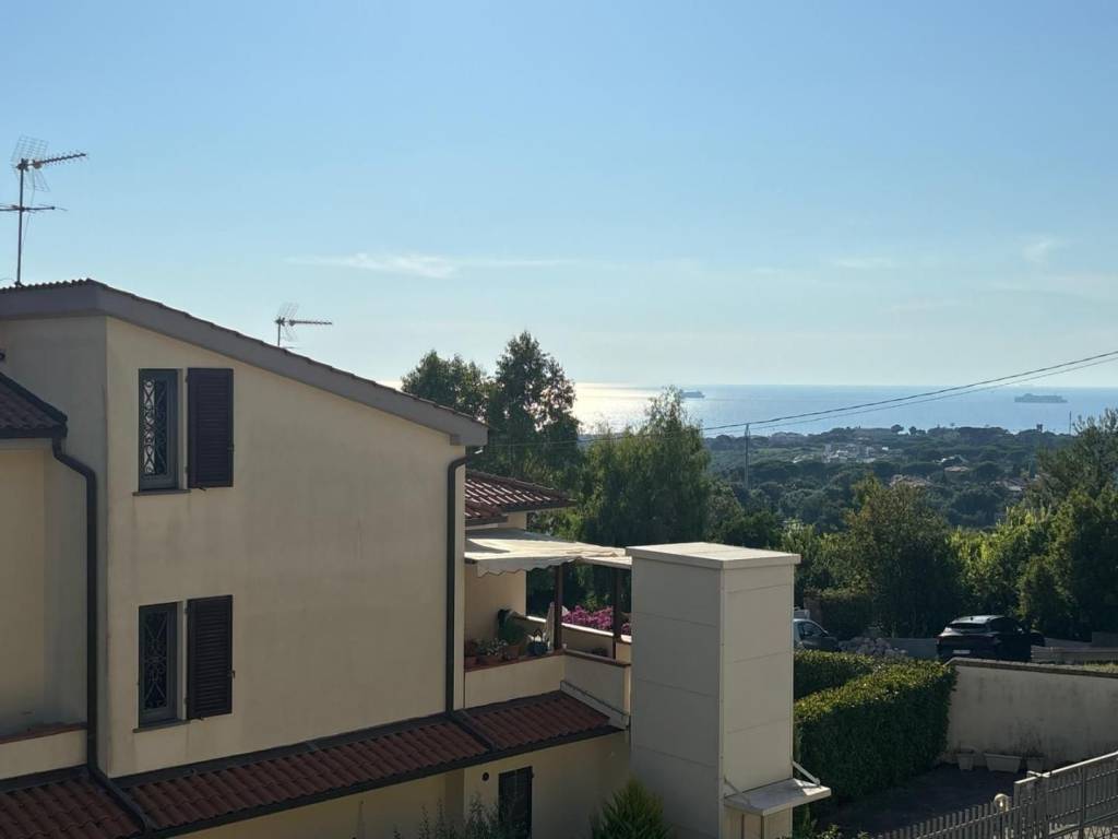 casa indipendente in vendita a Livorno in zona Montenero