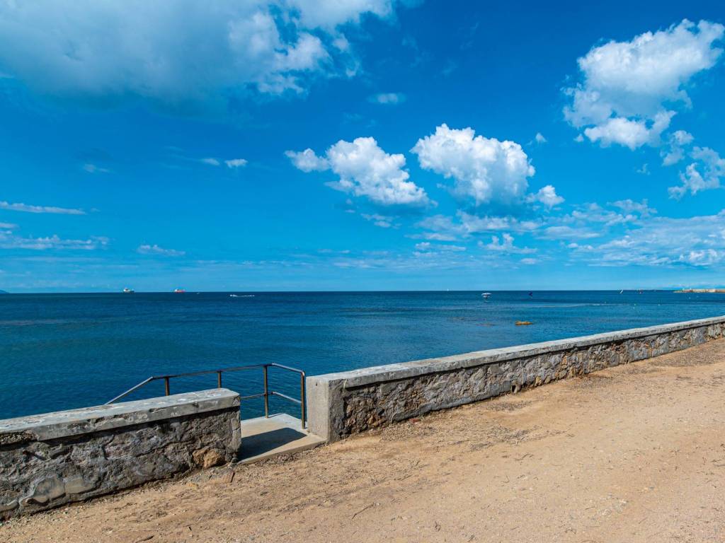 casa indipendente in vendita a Livorno in zona Montenero