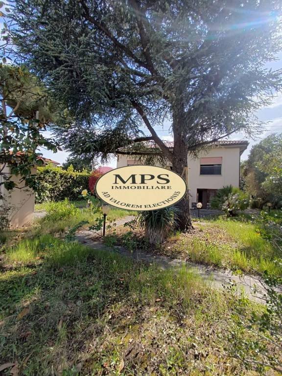 casa indipendente in vendita a Livorno in zona Montenero