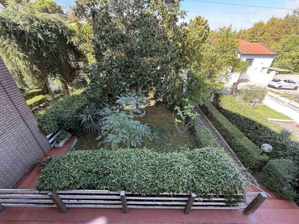 casa indipendente in vendita a Livorno in zona Limoncino