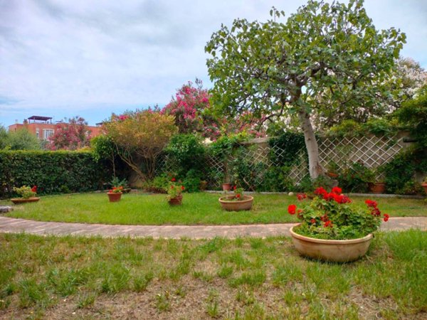 appartamento in vendita a Livorno in zona Montenero