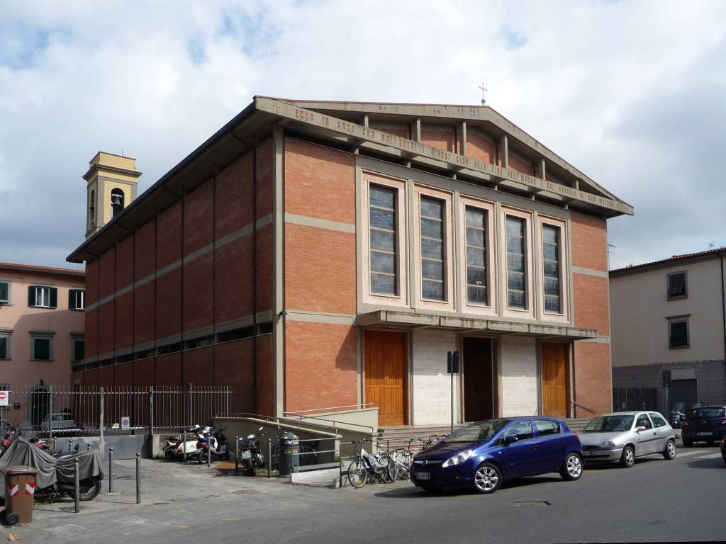 locale commerciale in vendita a Livorno in zona Stazione