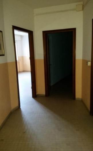 negozio in vendita a Livorno in zona Centro Città