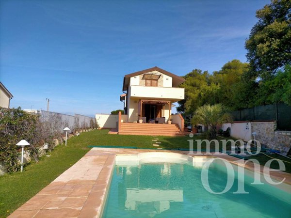 casa indipendente in vendita a Livorno in zona Montenero