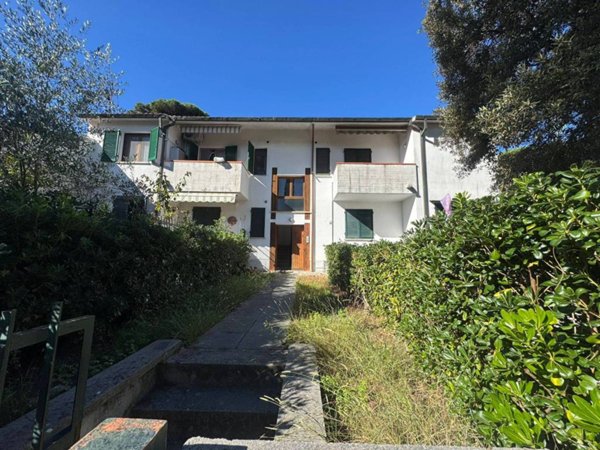 appartamento in vendita a Livorno in zona Montenero