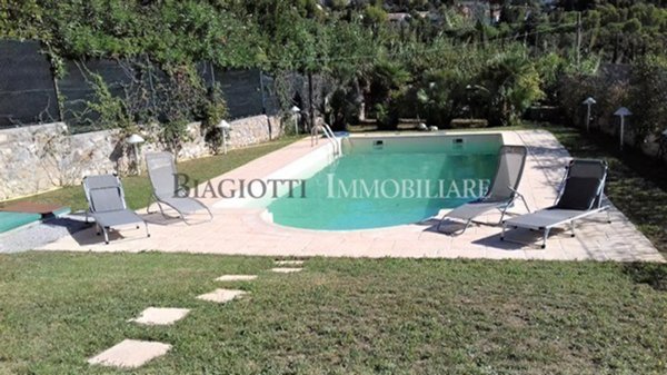 casa indipendente in vendita a Livorno in zona Montenero