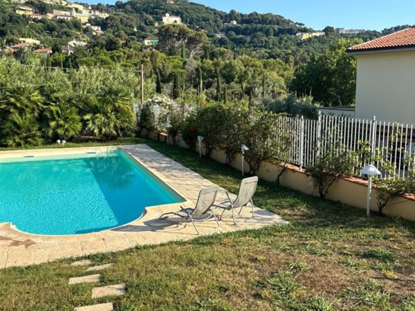 casa indipendente in vendita a Livorno in zona Montenero