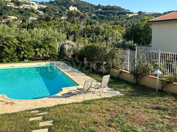 casa indipendente in vendita a Livorno in zona Montenero