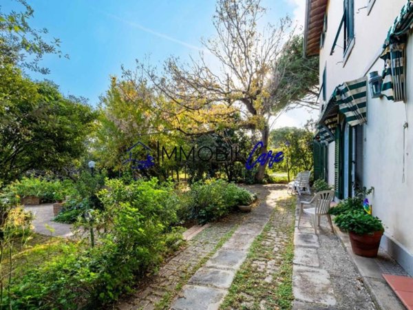 appartamento in vendita a Livorno in zona Ardenza