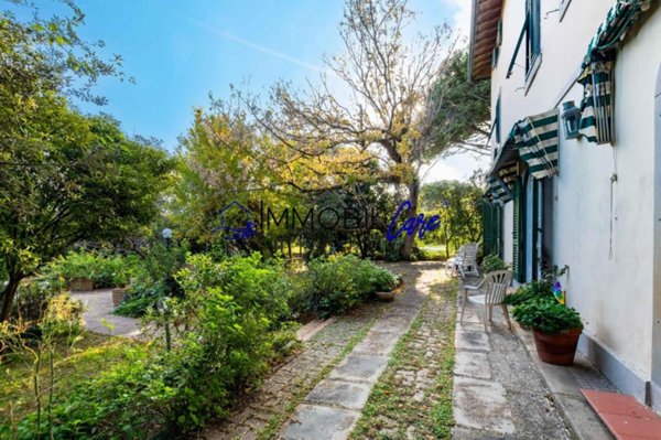 casa indipendente in vendita a Livorno in zona Ardenza