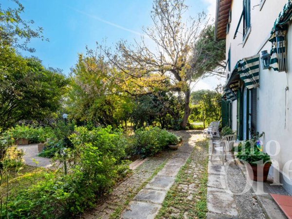 casa indipendente in vendita a Livorno in zona Ardenza