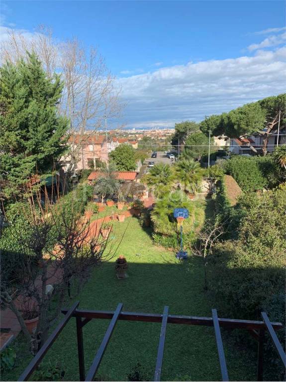 casa indipendente in vendita a Livorno in zona Collinaia