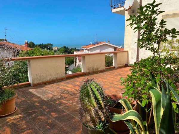 appartamento in vendita a Livorno in zona Montenero