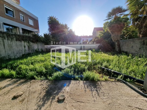 negozio in vendita a Livorno in zona Centro Città