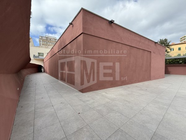 negozio in vendita a Livorno in zona Centro Città