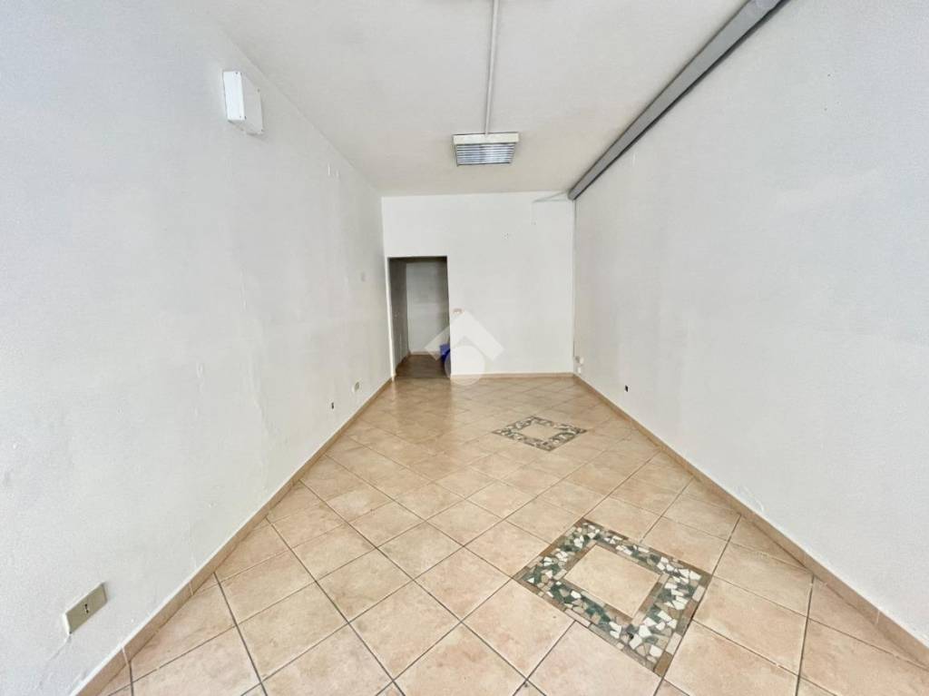 negozio in vendita a Livorno in zona Centro Città