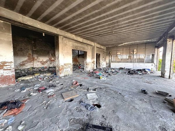 locale commerciale in vendita a Livorno