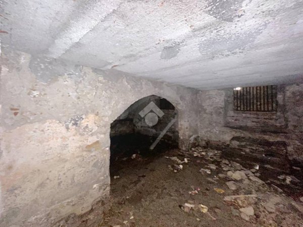 locale commerciale in vendita a Livorno in zona Stazione