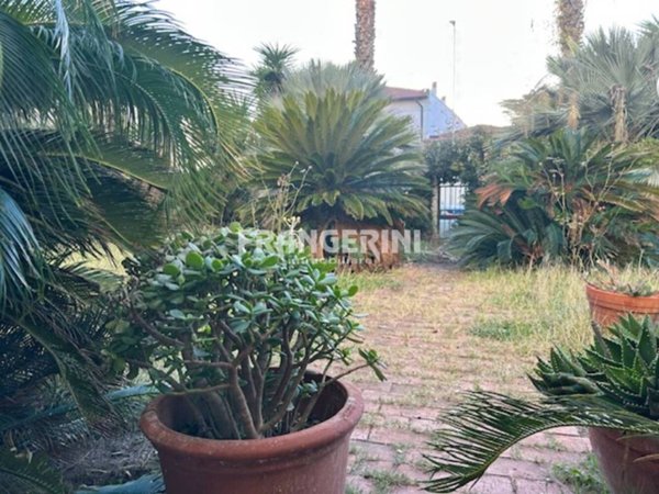 appartamento in vendita a Livorno in zona Antignano