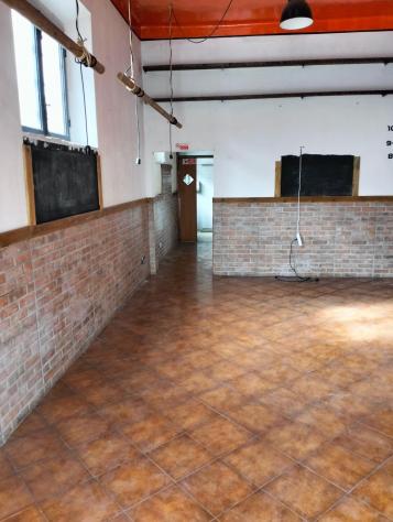 locale commerciale in vendita a Livorno