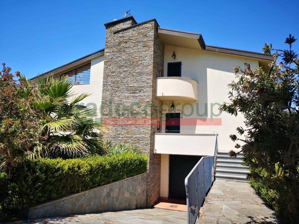 casa indipendente in vendita a Livorno in zona Montenero