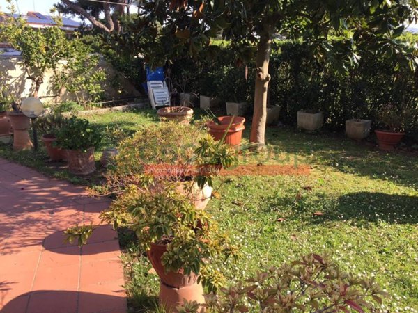 casa indipendente in vendita a Livorno in zona Montenero