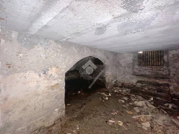 locale commerciale in vendita a Livorno