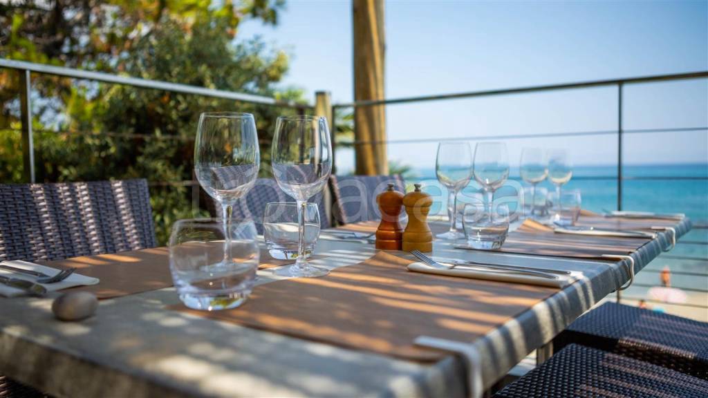 negozio in vendita a Livorno in zona Antignano