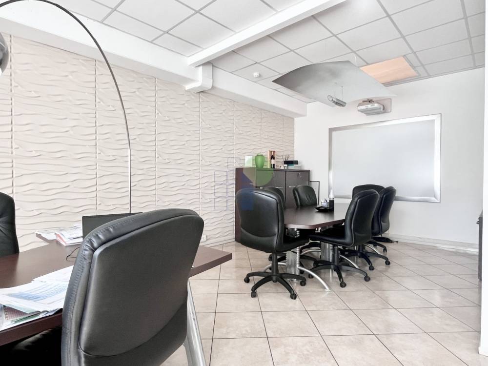 locale di sgombero in vendita a Livorno