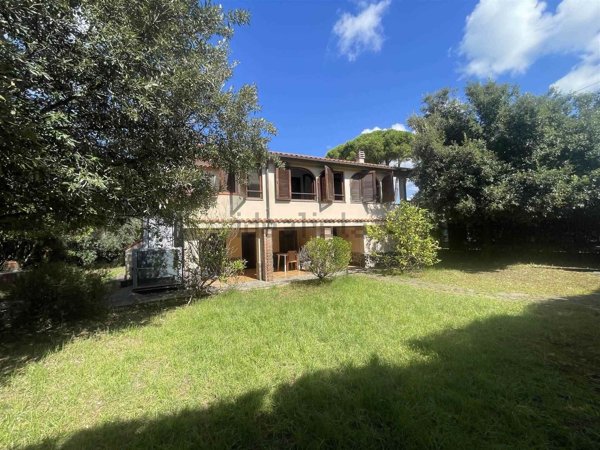 appartamento in vendita a Livorno in zona Montenero