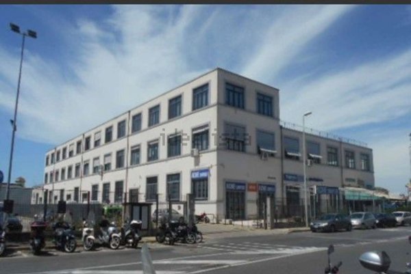 locale commerciale in vendita a Livorno