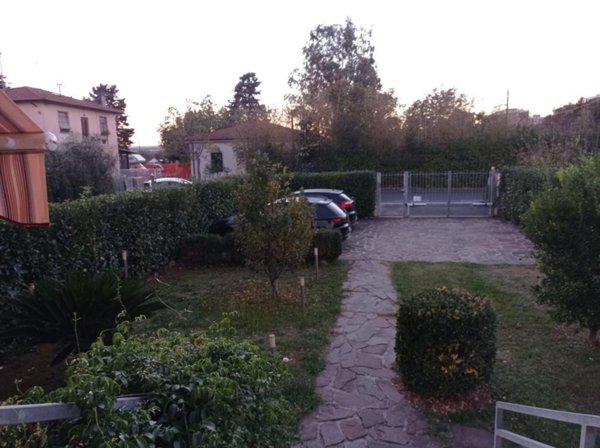 casa indipendente in vendita a Livorno in zona Collinaia