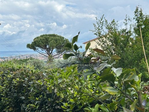 appartamento in vendita a Livorno in zona Montenero