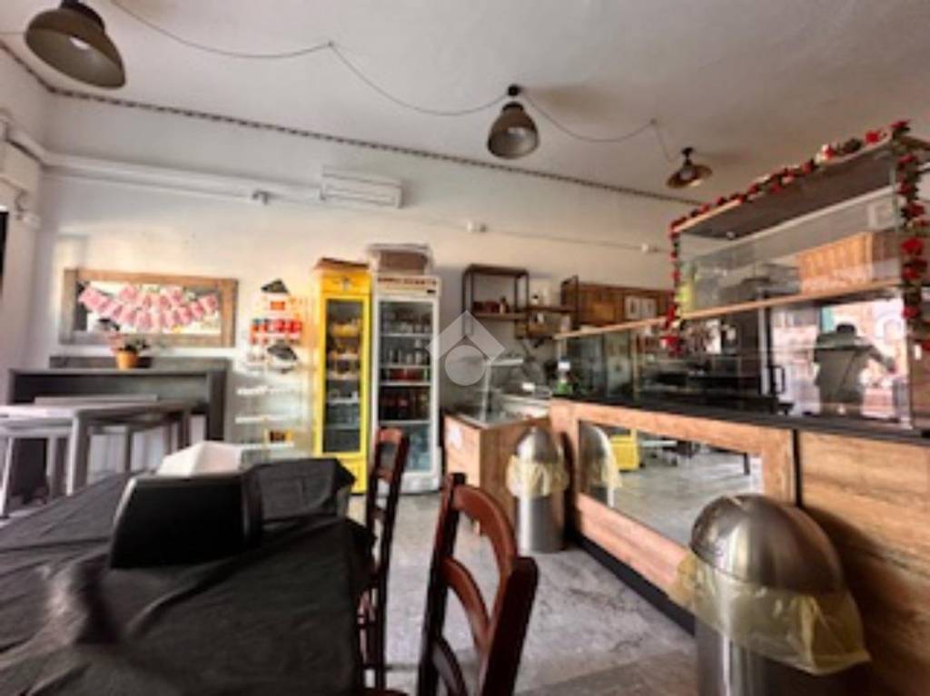 negozio in vendita a Livorno in zona Centro Città