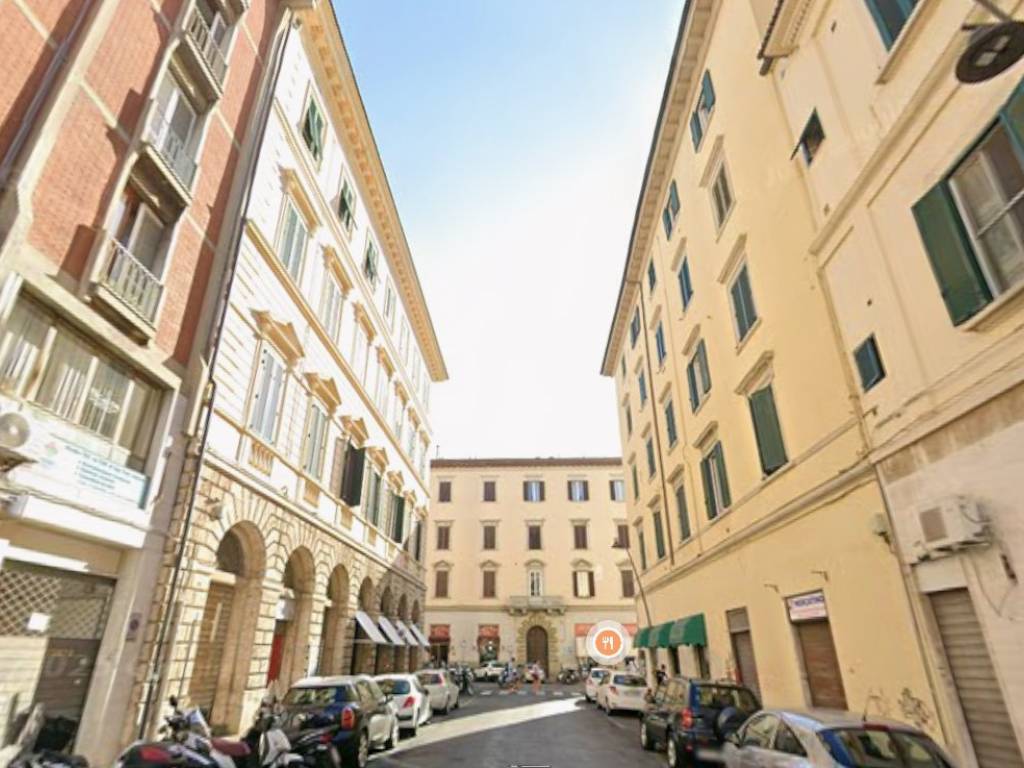 negozio in vendita a Livorno in zona Centro Città