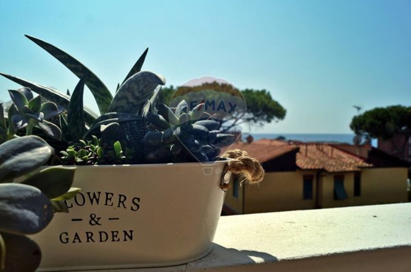 appartamento in vendita a Livorno in zona Montenero