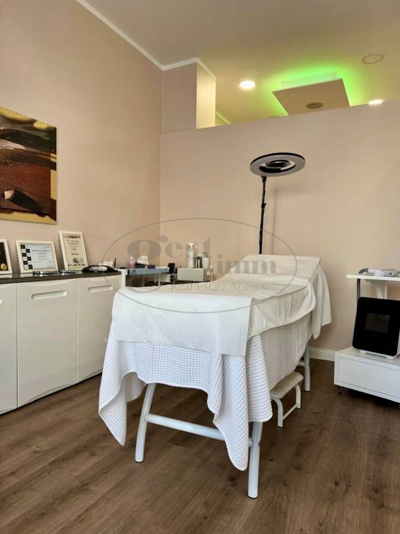 negozio in vendita a Livorno in zona Centro Città