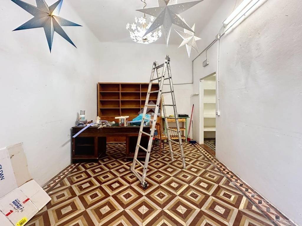 negozio in vendita a Livorno in zona Centro Città