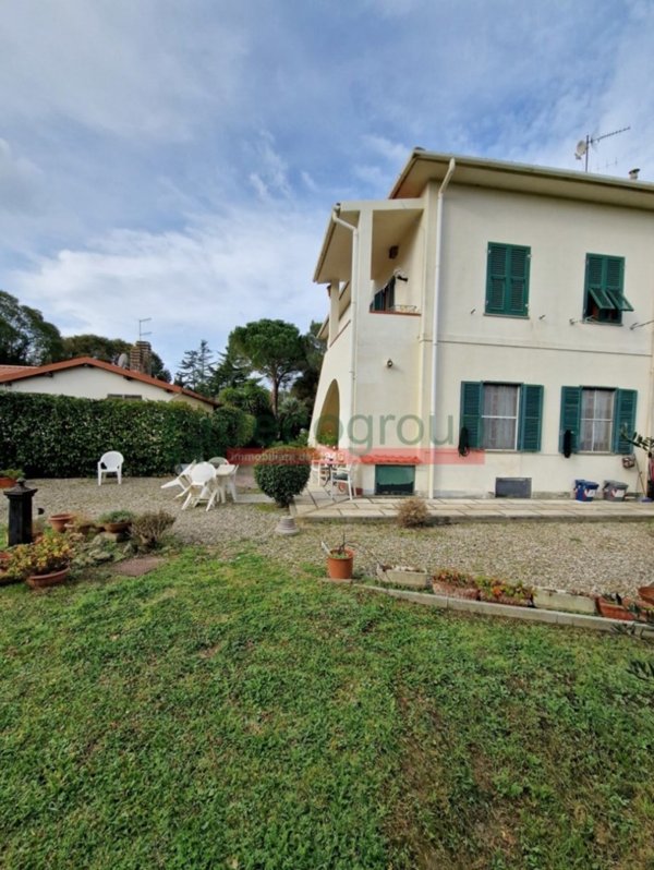 casa indipendente in vendita a Livorno in zona Padula