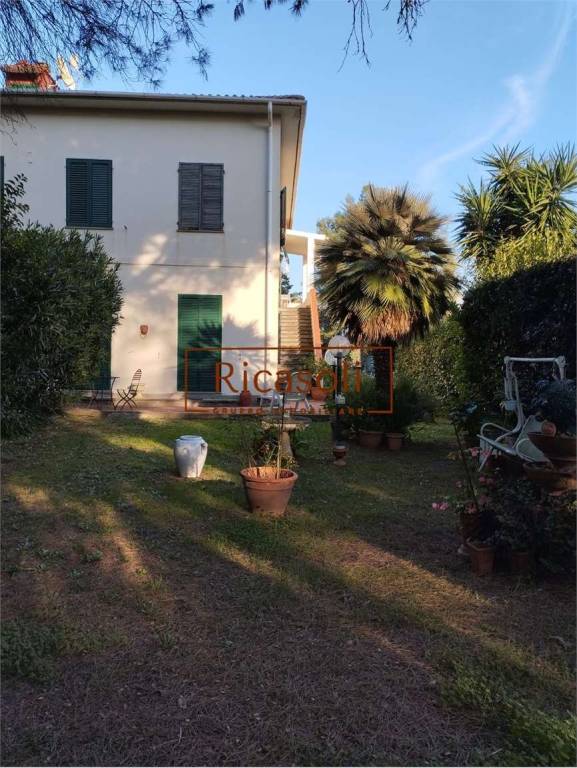 casa indipendente in vendita a Livorno in zona Padula